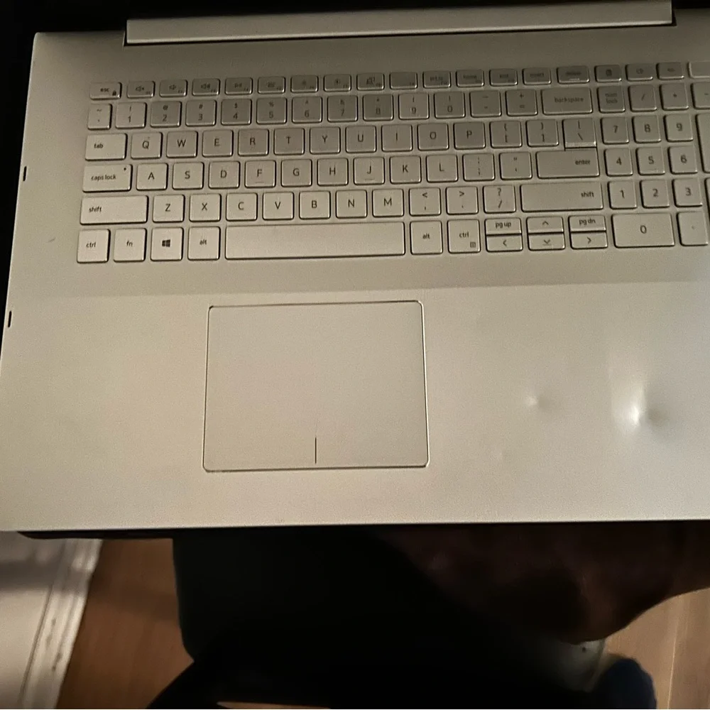 Dell Inspiron 7791 2-In-1 “17.3” inch Full HD i7 16GB RAM and 512 SSD